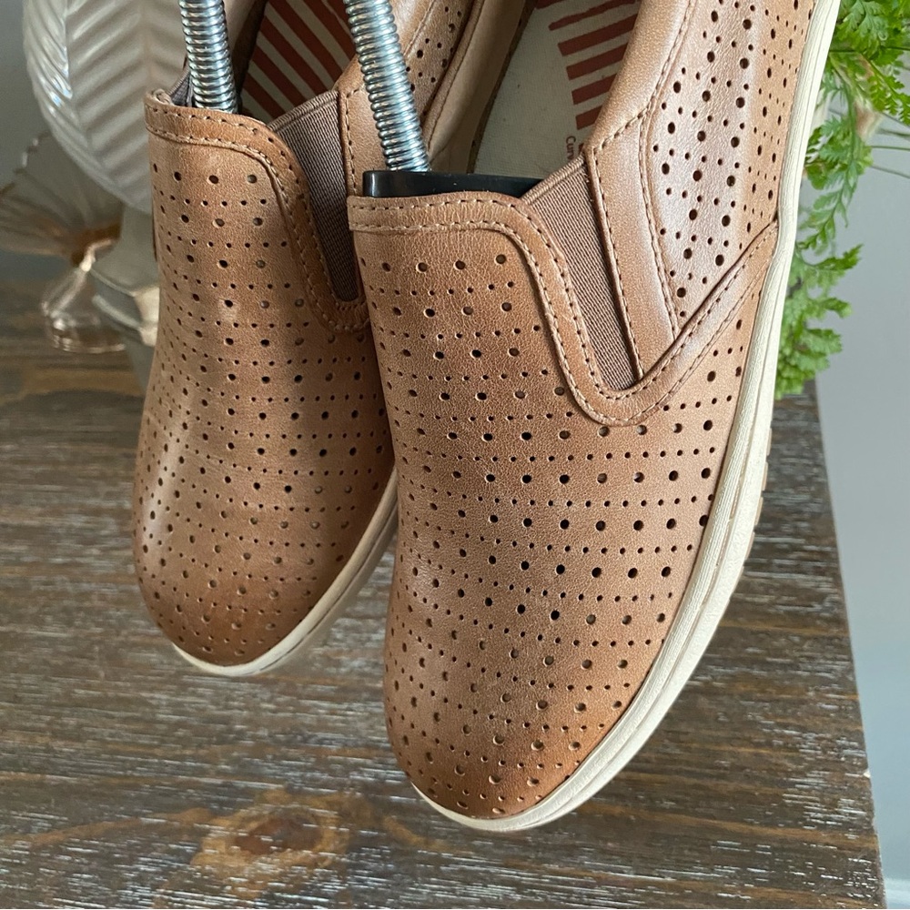 Taos Court Loafers Slip On Shoes
perforated Womens 7.5 Caramel Tan Brown - Picture 9 of 11